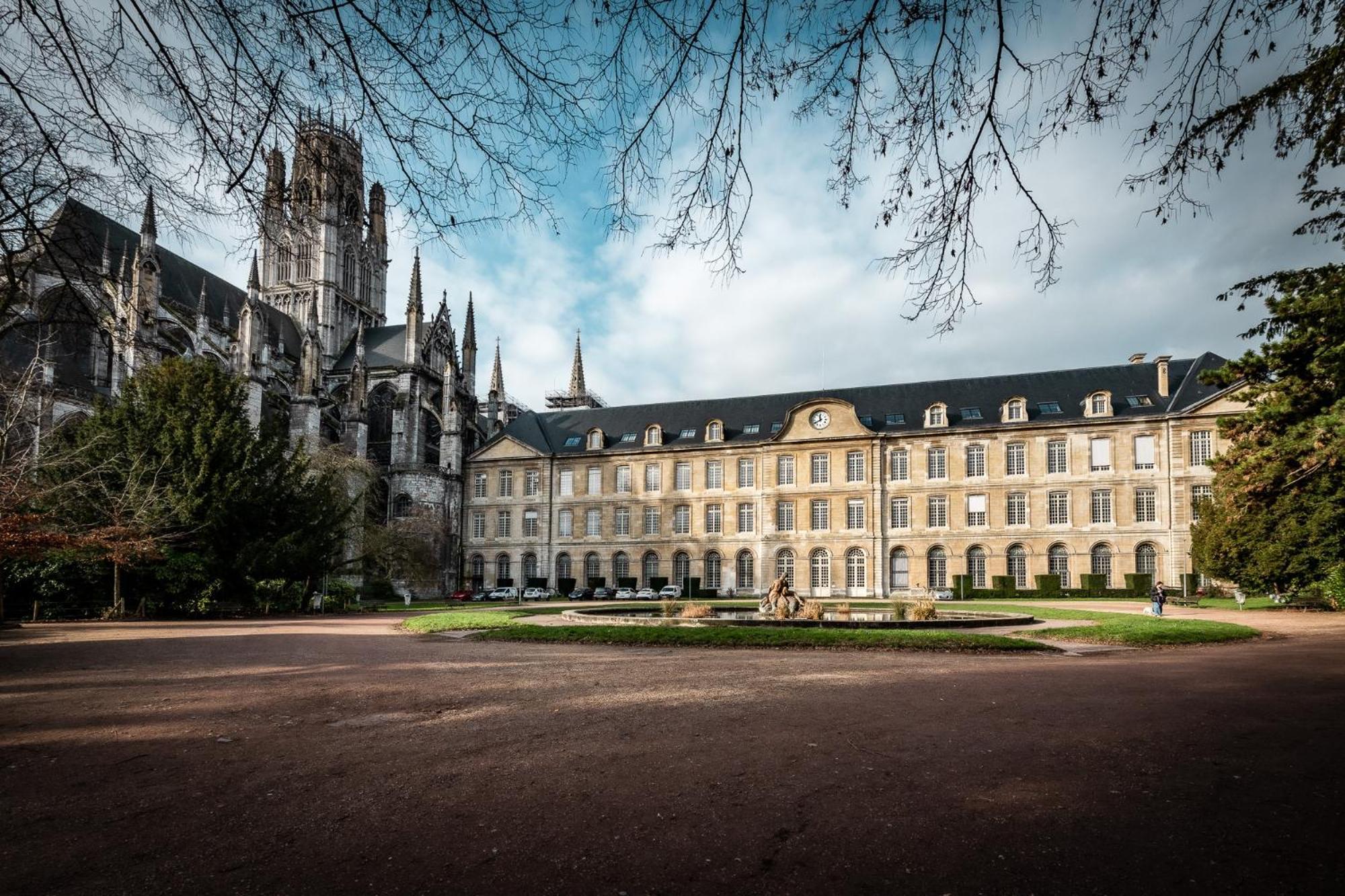 Aux Jardins De L'Hotel De Ville - Appartement Hypercentre Avec Parking Prive Rouen Eksteriør billede